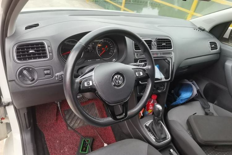 Used Volkswagen Polo 2018 1.5L Automatic Enjoyment Model Center Console