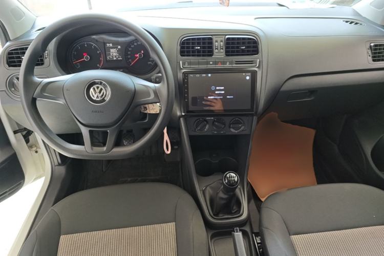 Used Volkswagen Polo 2018 1.5L Manual Drive-Comfort Model Center Console