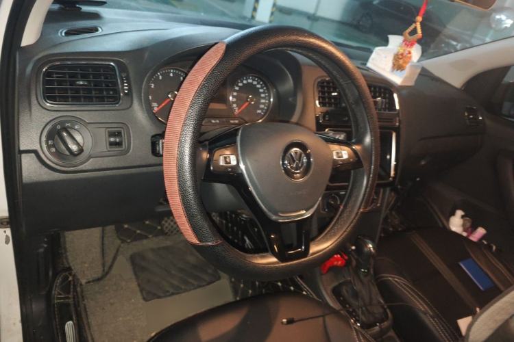 Used Volkswagen Polo 2018 1.5L Automatic Enjoyment Model Center Console