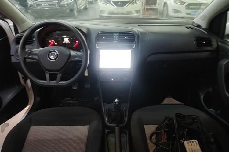 Used Volkswagen Polo 2018 1.5L Manual Drive-Comfort Model Center Console