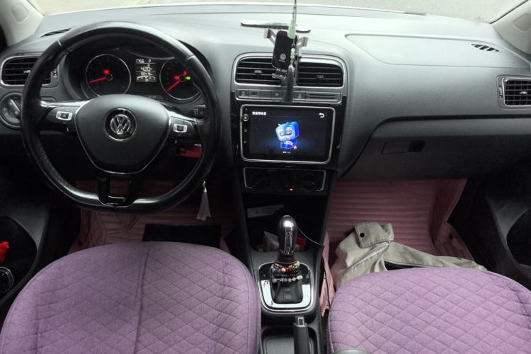 Used Volkswagen Polo 2018 1.5L Automatic Enjoyment Model Center Console