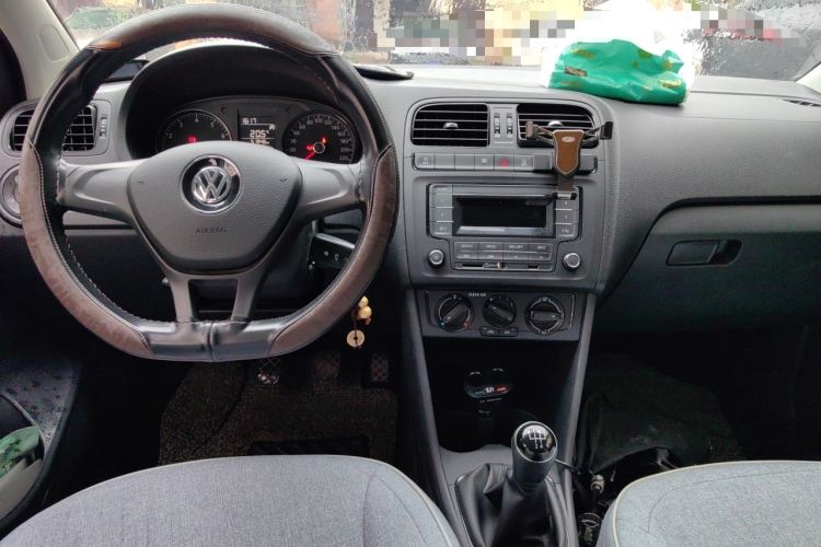 Used Volkswagen Polo 2018 1.5L Manual Drive-Comfort Model Center Console