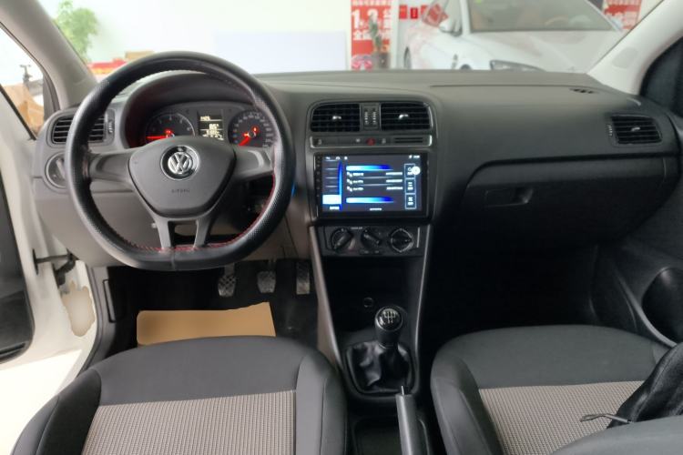 Used Volkswagen Polo 2018 1.5L Manual Drive-Comfort Model Center Console