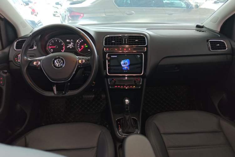 Used Volkswagen Polo 2018 1.5L Automatic Luxury Edition Center Console