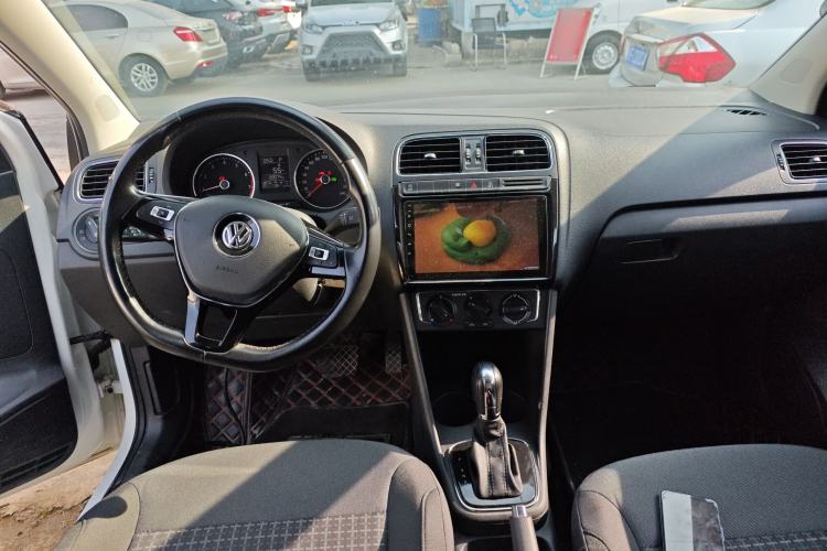 Used Volkswagen Polo 2018 1.5L Automatic Enjoyment Model Center Console