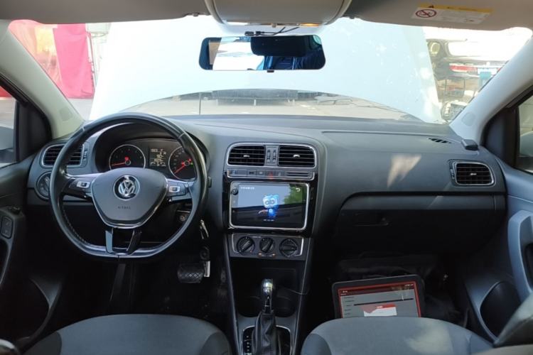 Used Volkswagen Polo 2018 1.5L Automatic Enjoyment Model Center Console