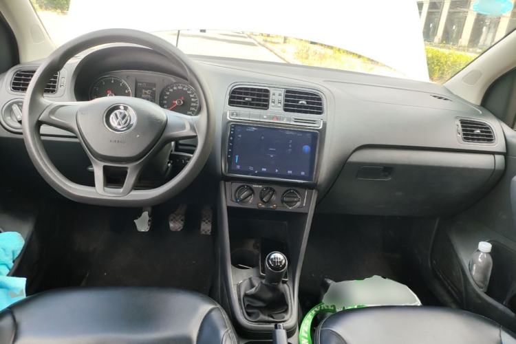 Used Volkswagen Polo 2018 1.5L Manual Drive-Comfort Model Center Console
