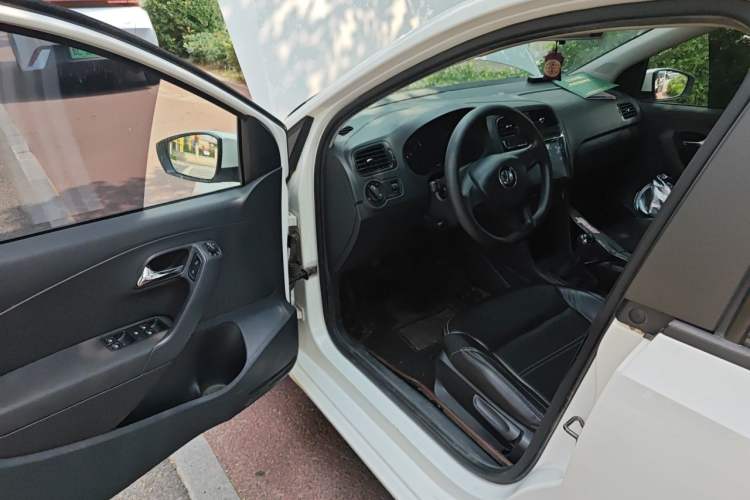 Used Volkswagen Polo 2018 1.5L Manual Drive-Comfort Model Driver Seat