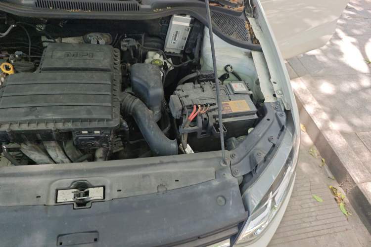 Used Volkswagen Polo 2018 1.5L Automatic Luxury Edition Engine Bay Left