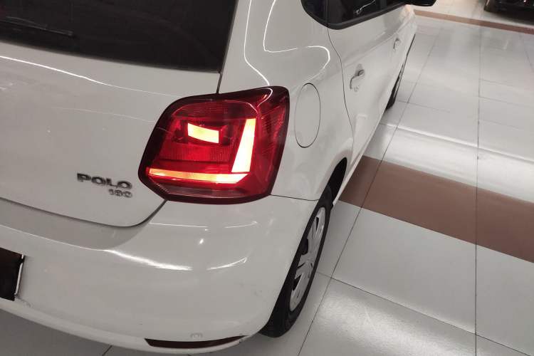 Used Volkswagen Polo 2018 1.5L Manual Drive-Comfort Model Exterior 3