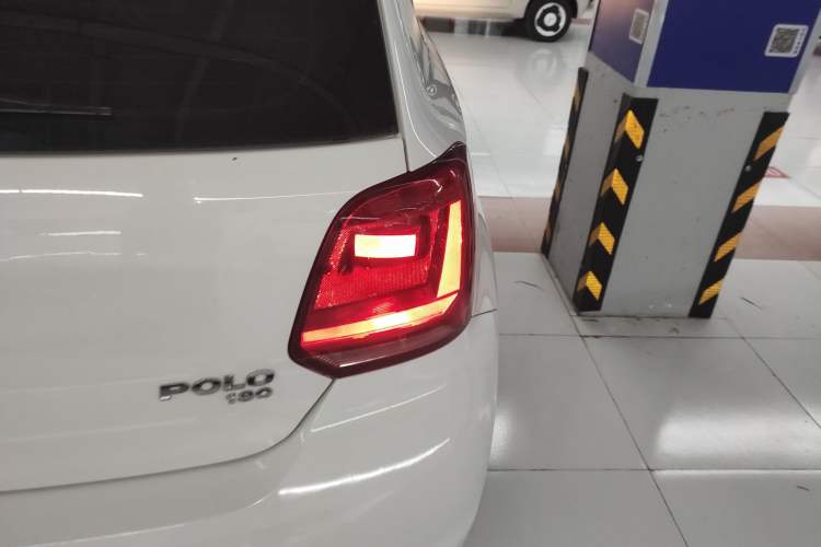 Used Volkswagen Polo 2018 1.5L Manual Drive-Comfort Model Exterior 6