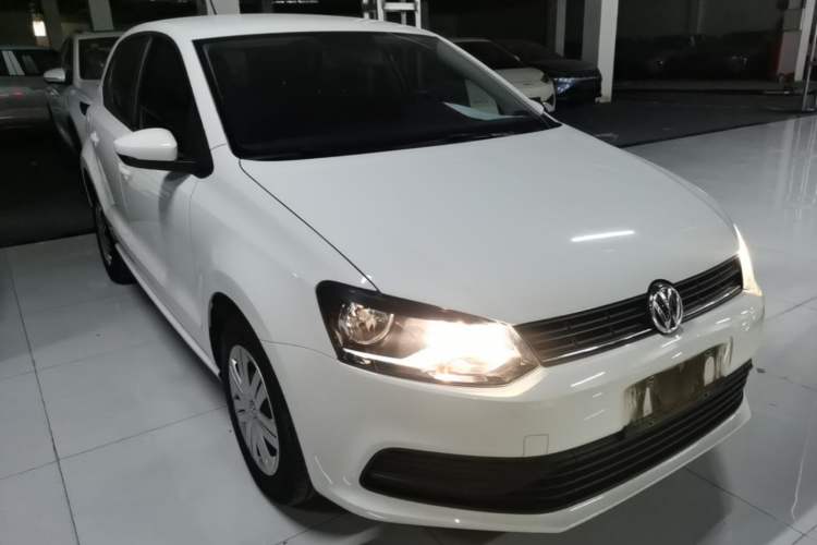 Used Volkswagen Polo 2018 1.5L Manual Drive-Comfort Model Front Right 45 Deg