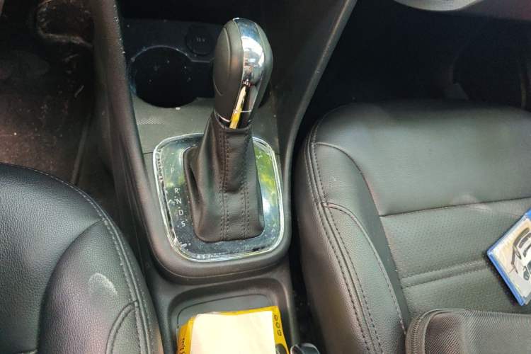 Used Volkswagen Polo 2018 1.5L Automatic Luxury Edition Gear Lever