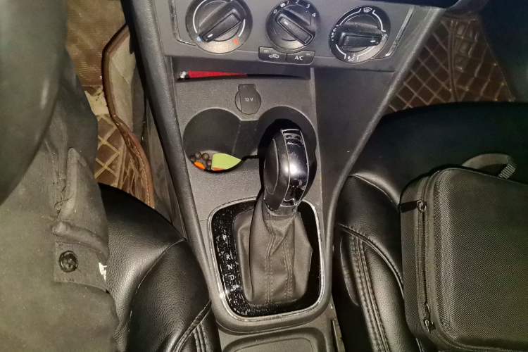 Used Volkswagen Polo 2018 1.5L Automatic Enjoyment Model Gear Lever