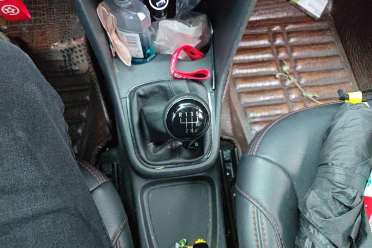 Used Volkswagen Polo 2018 1.5L Manual Drive-Comfort Model Gear Lever