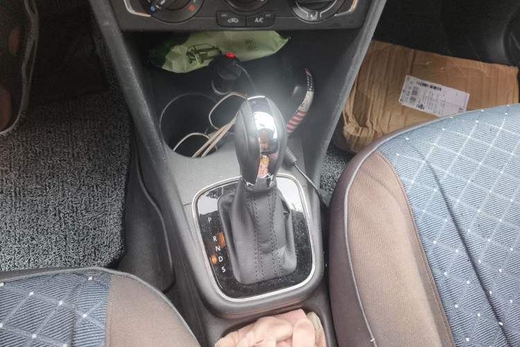 Used Volkswagen Polo 2018 1.5L Automatic Enjoyment Model Gear Lever