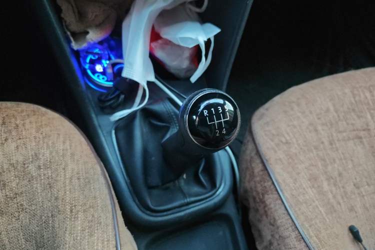 Used Volkswagen Polo 2018 1.5L Manual Drive-Comfort Model Gear Lever