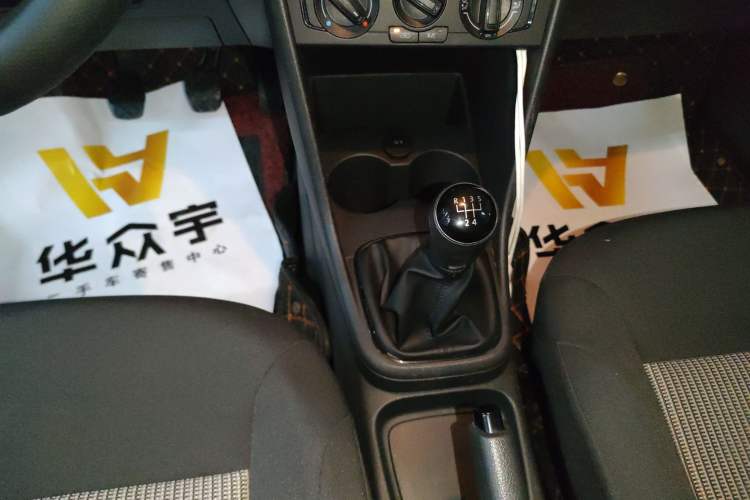 Used Volkswagen Polo 2018 1.5L Manual Drive-Comfort Model Gear Lever