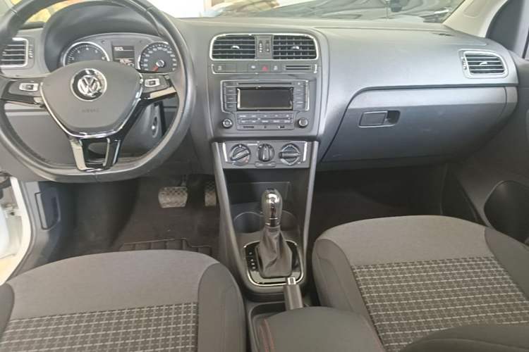 Used Volkswagen Polo 2018 1.5L Automatic Enjoyment Model Gear Lever