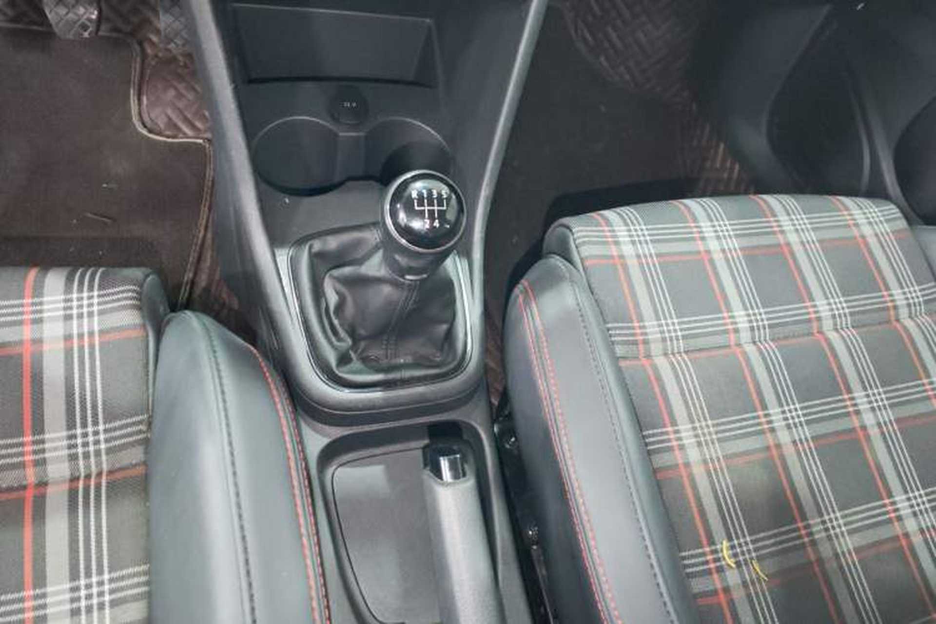 Used Volkswagen Polo 2018 1.5L Manual Drive-Comfort Model Gear Lever