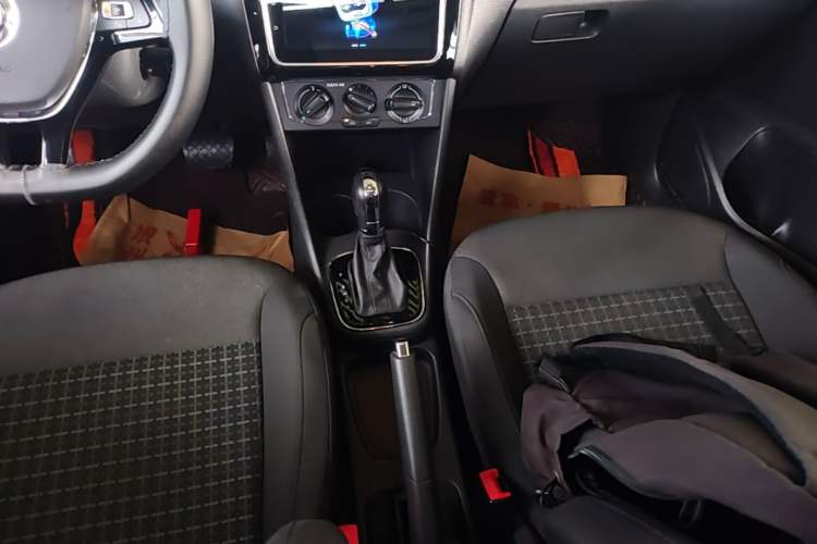 Used Volkswagen Polo 2018 1.5L Automatic Enjoyment Model Gear Lever