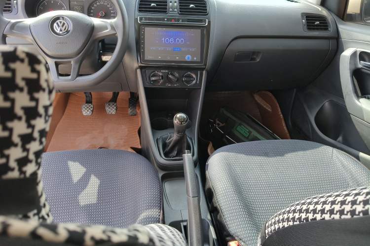Used Volkswagen Polo 2018 1.5L Manual Drive-Comfort Model Gear Lever