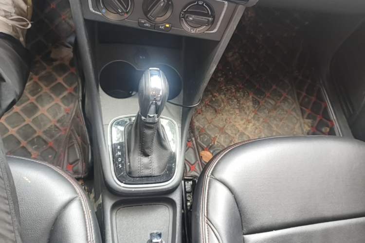 Used Volkswagen Polo 2018 1.5L Automatic Enjoyment Model Gear Lever