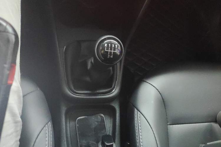 Used Volkswagen Polo 2018 1.5L Manual Drive-Comfort Model Gear Lever