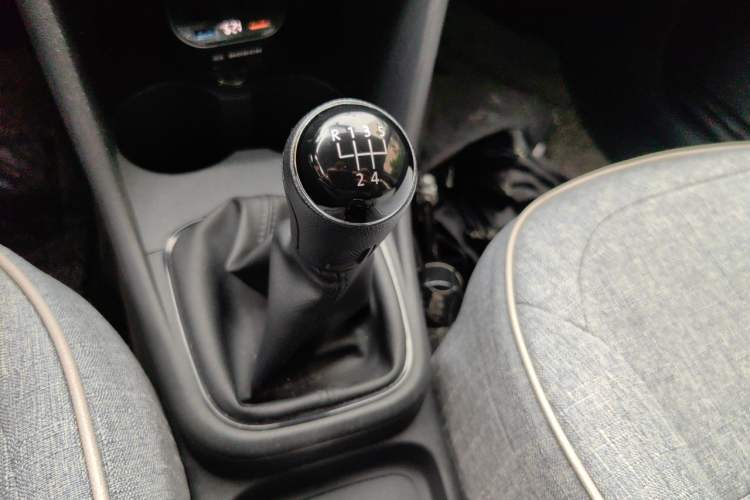 Used Volkswagen Polo 2018 1.5L Manual Drive-Comfort Model Gear Lever