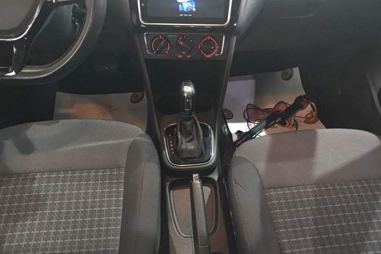 Used Volkswagen Polo 2018 1.5L Automatic Enjoyment Model Gear Lever