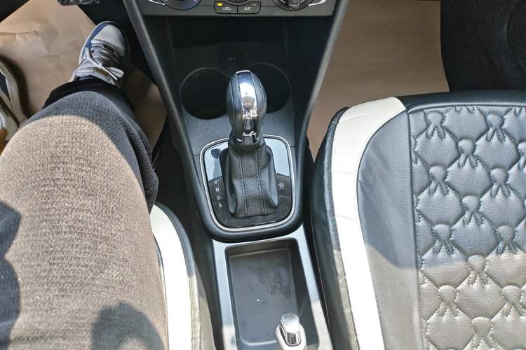 Used Volkswagen Polo 2018 1.5L Automatic Enjoyment Model Gear Lever
