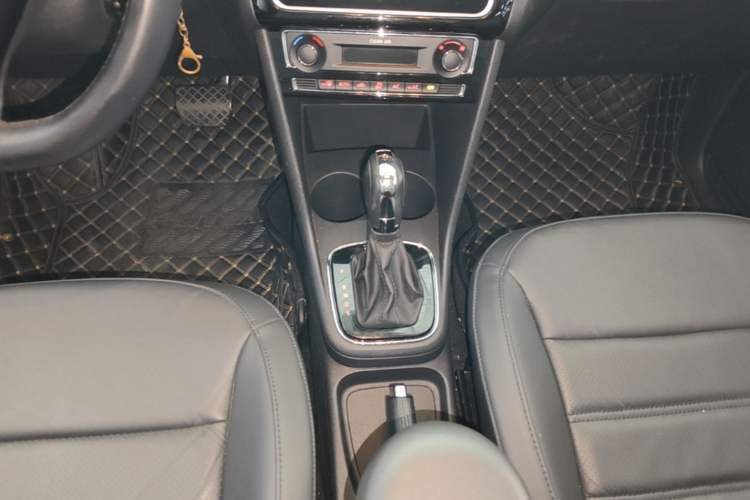 Used Volkswagen Polo 2018 1.5L Automatic Luxury Edition Gear Lever
