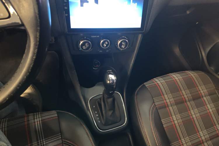 Used Volkswagen Polo 2018 1.5L Automatic Advanced Driving Model Gear Lever