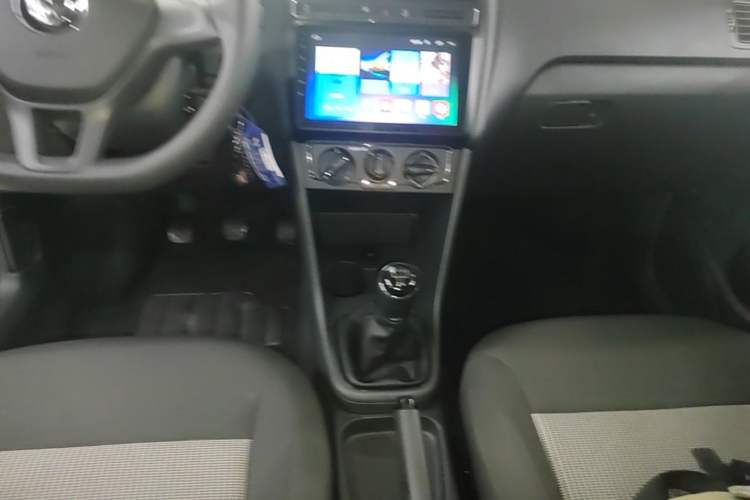 Used Volkswagen Polo 2018 1.5L Manual Drive-Comfort Model Gear Lever