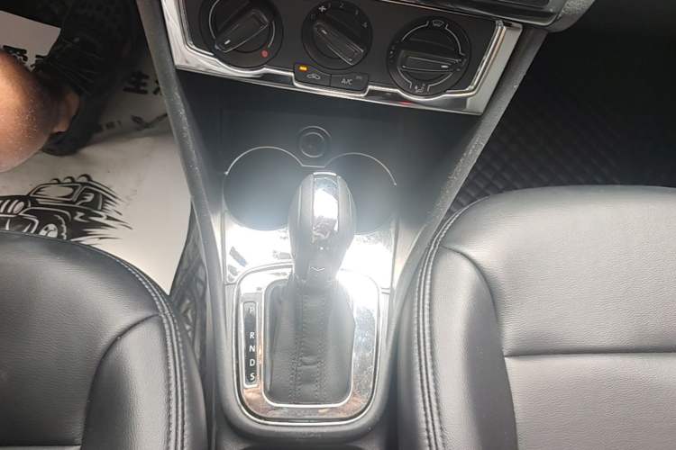 Used Volkswagen Polo 2018 1.5L Automatic Enjoyment Model Gear Lever