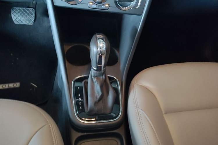 Used Volkswagen Polo 2018 1.5L Automatic Enjoyment Model Gear Lever