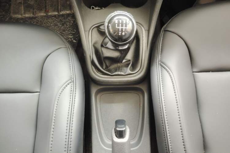 Used Volkswagen Polo 2018 1.5L Manual Drive-Comfort Model Gear Lever