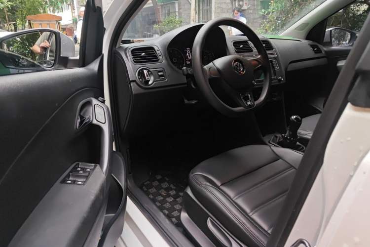 Used Volkswagen Polo 2018 1.5L Manual Drive-Comfort Model Interior 3