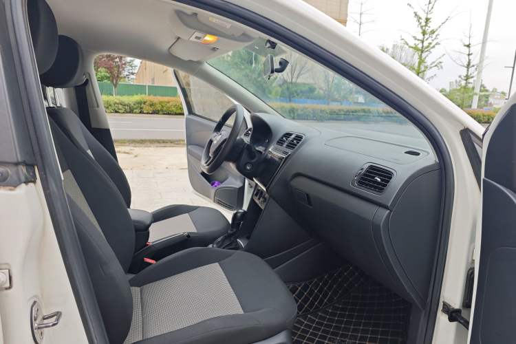 Used Volkswagen Polo 2018 1.5L Automatic Advanced Driving Model Interior 4