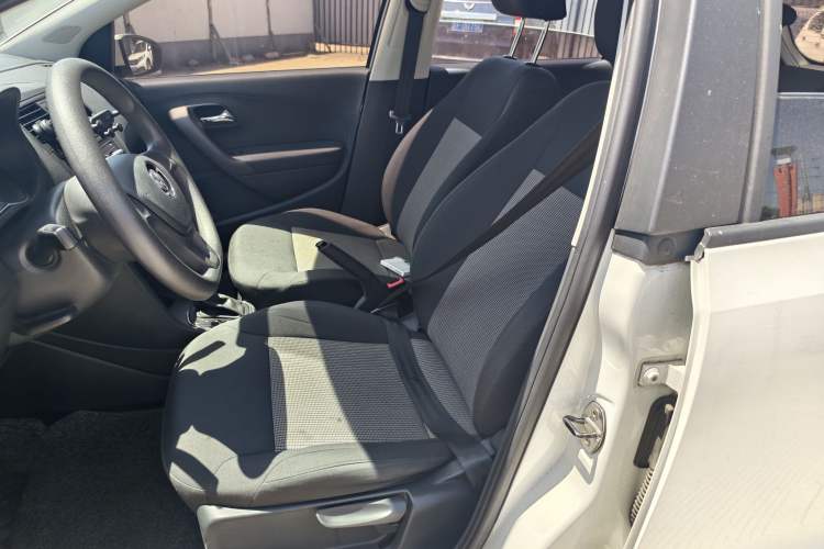 Used Volkswagen Polo 2018 1.5L Automatic Advanced Driving Model Interior 5