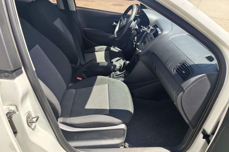 Used Volkswagen Polo 2018 1.5L Automatic Advanced Driving Model Interior 6