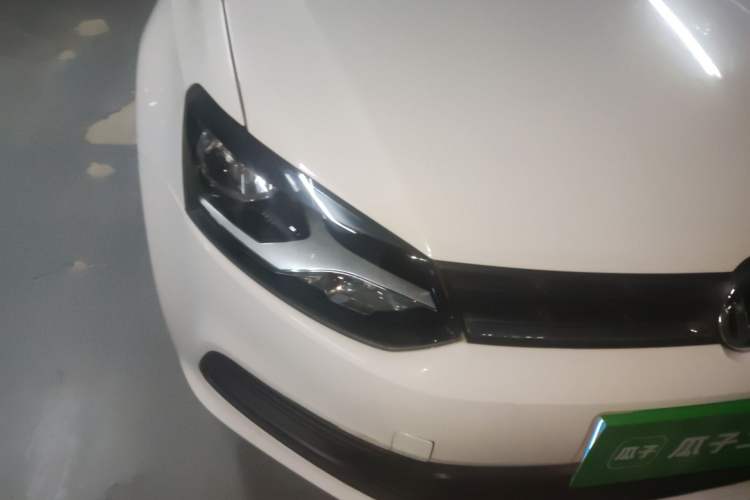 Used Volkswagen Polo 2018 1.5L Manual Drive-Comfort Model Right Front Headlight