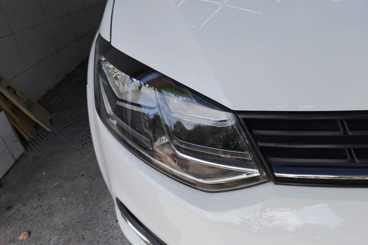 Used Volkswagen Polo 2018 1.5L Automatic Enjoyment Model Right Front Headlight