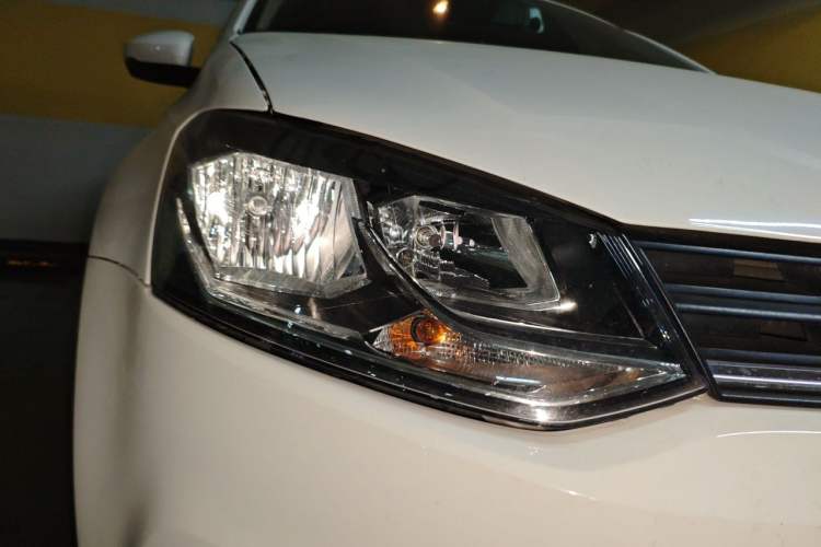 Used Volkswagen Polo 2018 1.5L Automatic Enjoyment Model Right Front Headlight