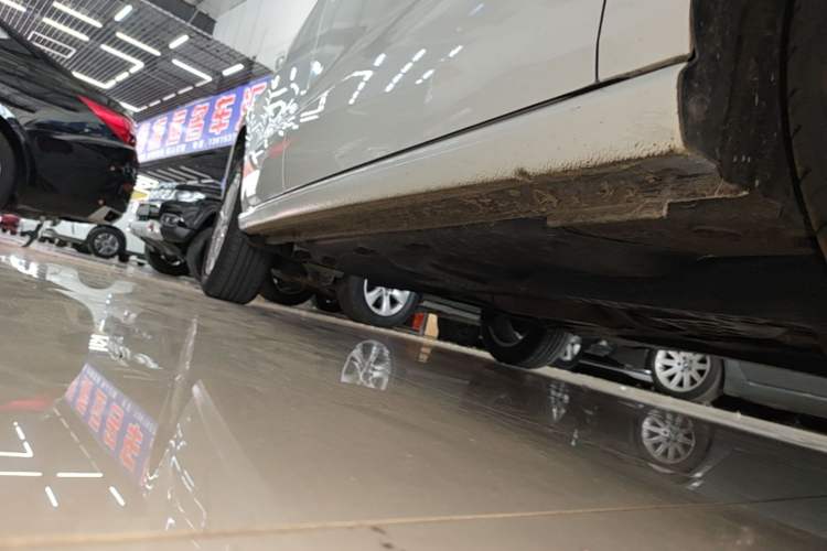 Used Volkswagen Polo 2018 1.5L Automatic Luxury Edition Right Side Sill