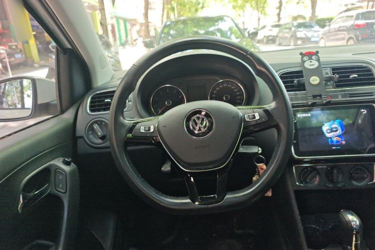 Used Volkswagen Polo 2018 1.5L Automatic Luxury Edition Steering Wheel