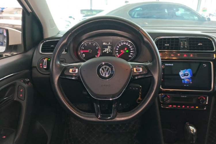 Used Volkswagen Polo 2018 1.5L Automatic Luxury Edition Steering Wheel
