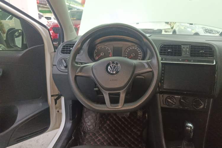 Used Volkswagen Polo 2018 1.5L Automatic Advanced Driving Model Steering Wheel