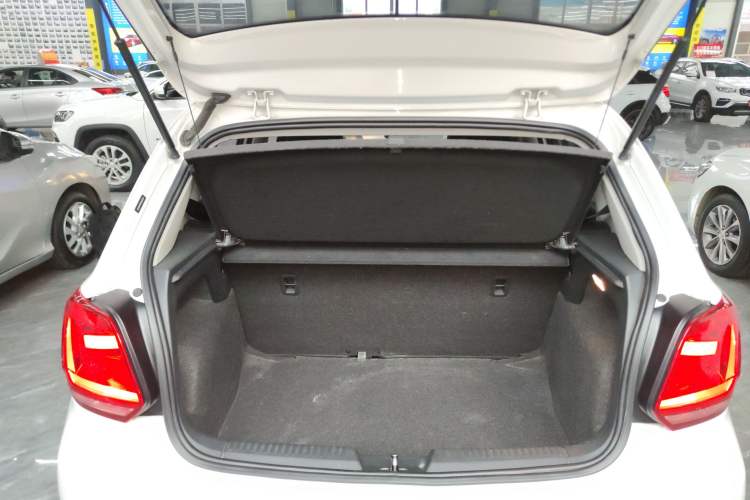 Used Volkswagen Polo 2018 1.5L Manual Drive-Comfort Model Trunk