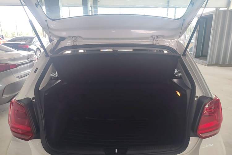 Used Volkswagen Polo 2018 1.5L Automatic Advanced Driving Model Trunk